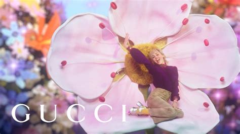 who sings the song in the Gucci Flora advert